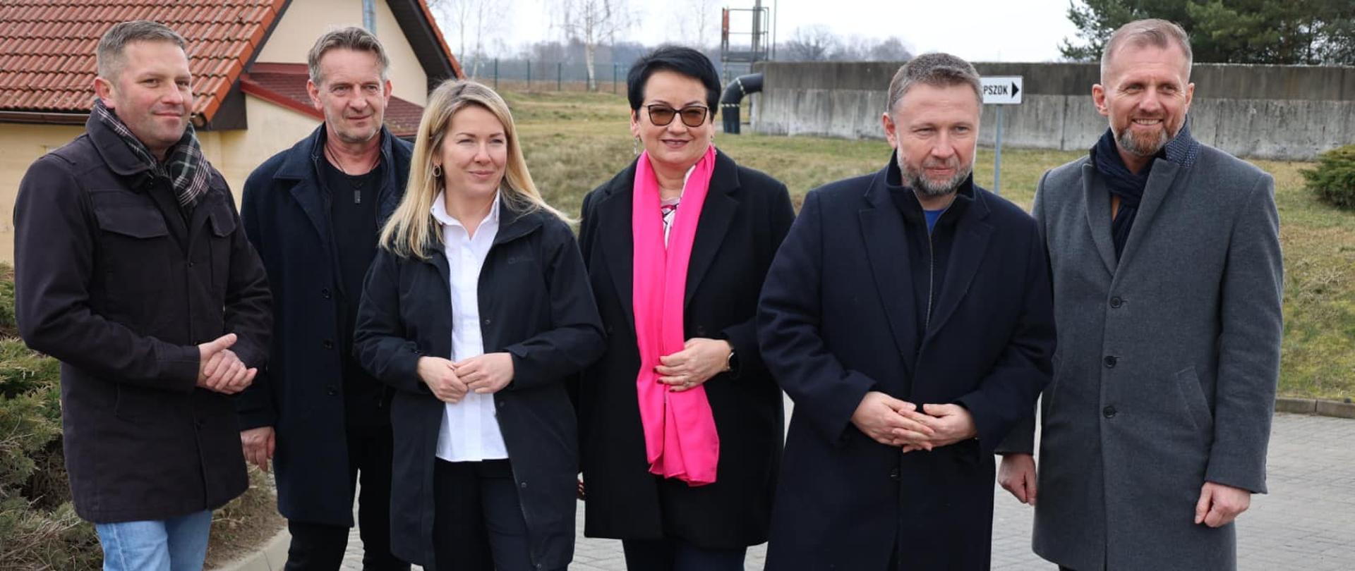 Ministrowie Marcin Kierwiński, Magdalena Roguska wraz z Moniką Jurek Wojewoda Opolski odwiedzili Lewin Brzeski, który szczególnie ucierpiał podczas wrześniowej powodzi.