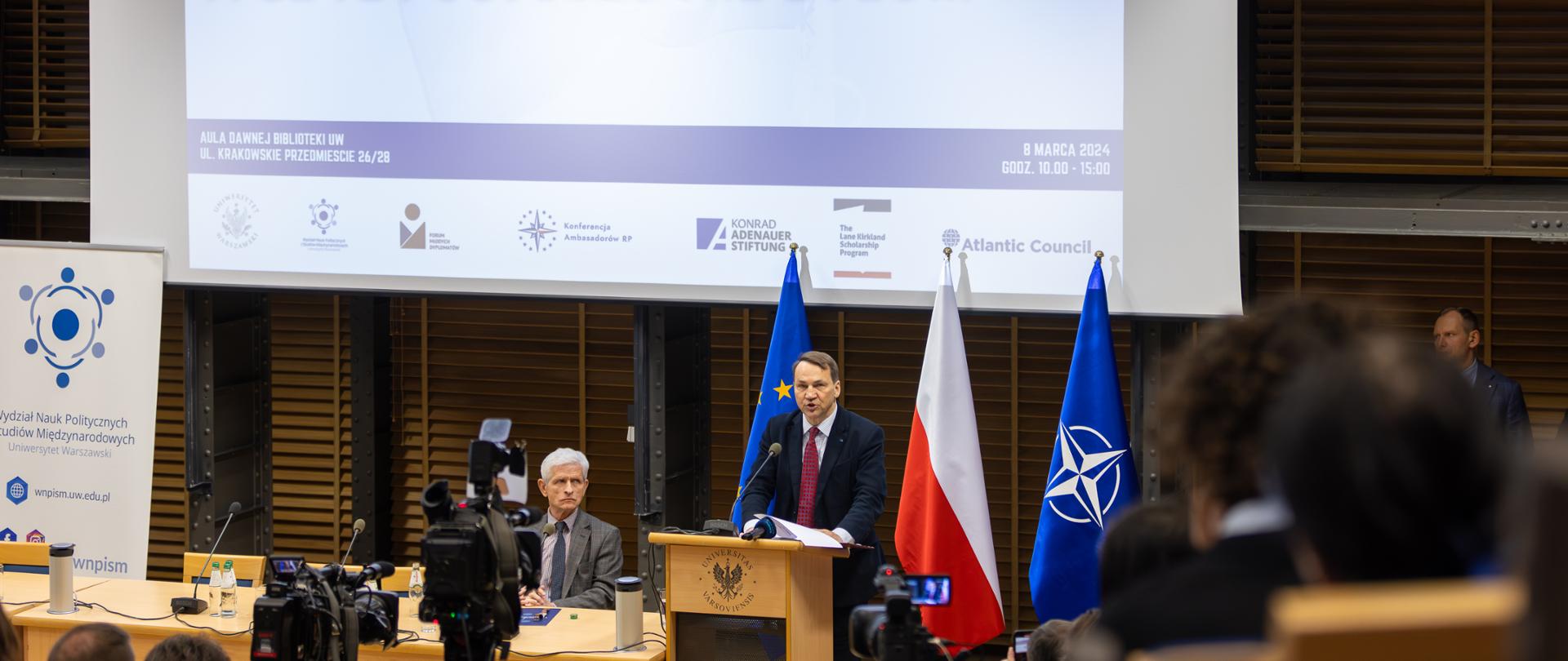 Minister Sikorski na Uniwersytecie Warszawskim o przyszłości europejskiej obronności
