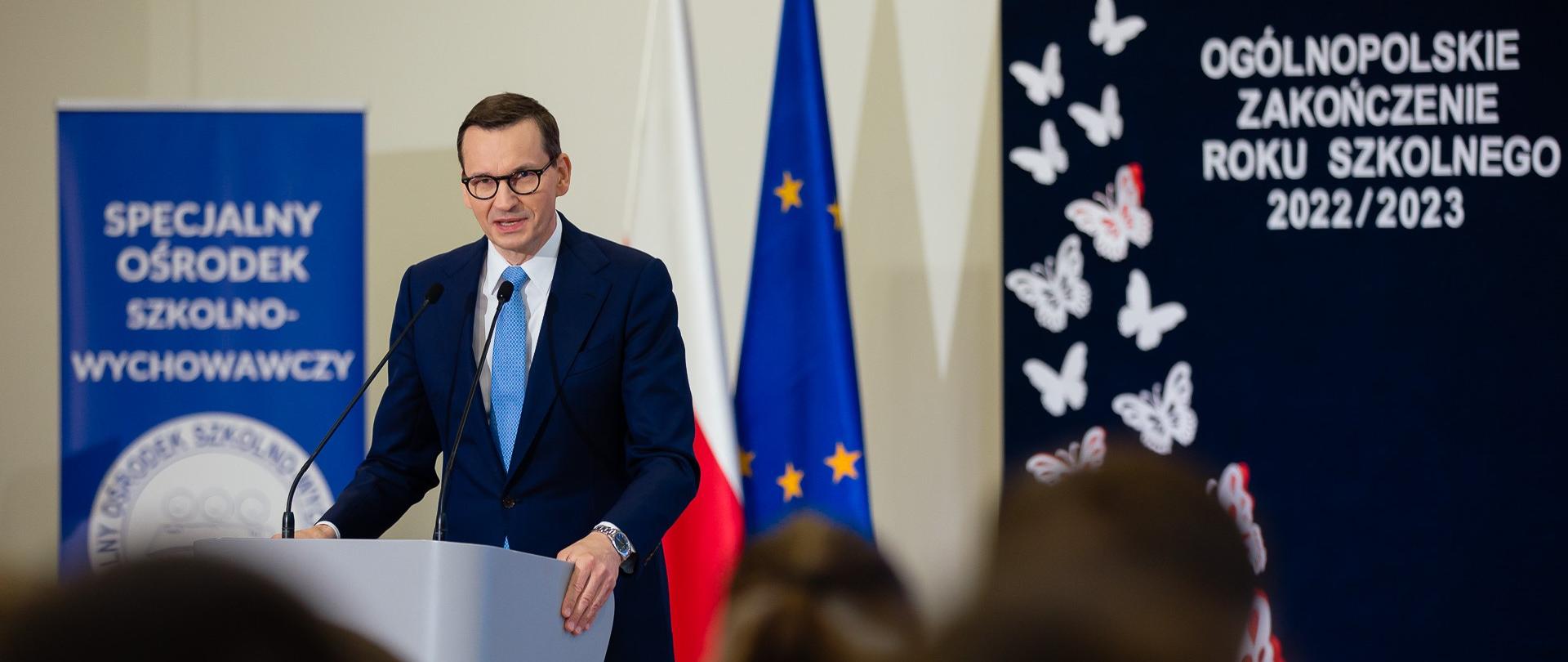 Premier Mateusz Morawiecki podczas zakończenia roku szkolnego 2022/2023 w Kozienicach.