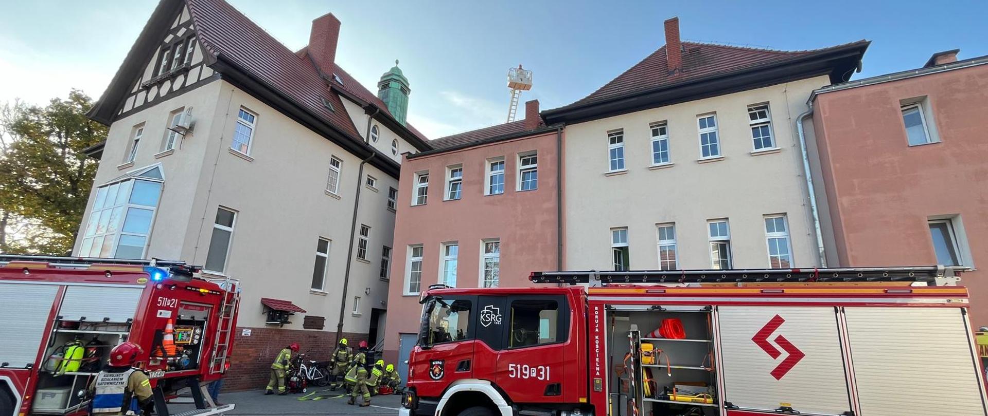 Strażacy podczas ćwiczeń