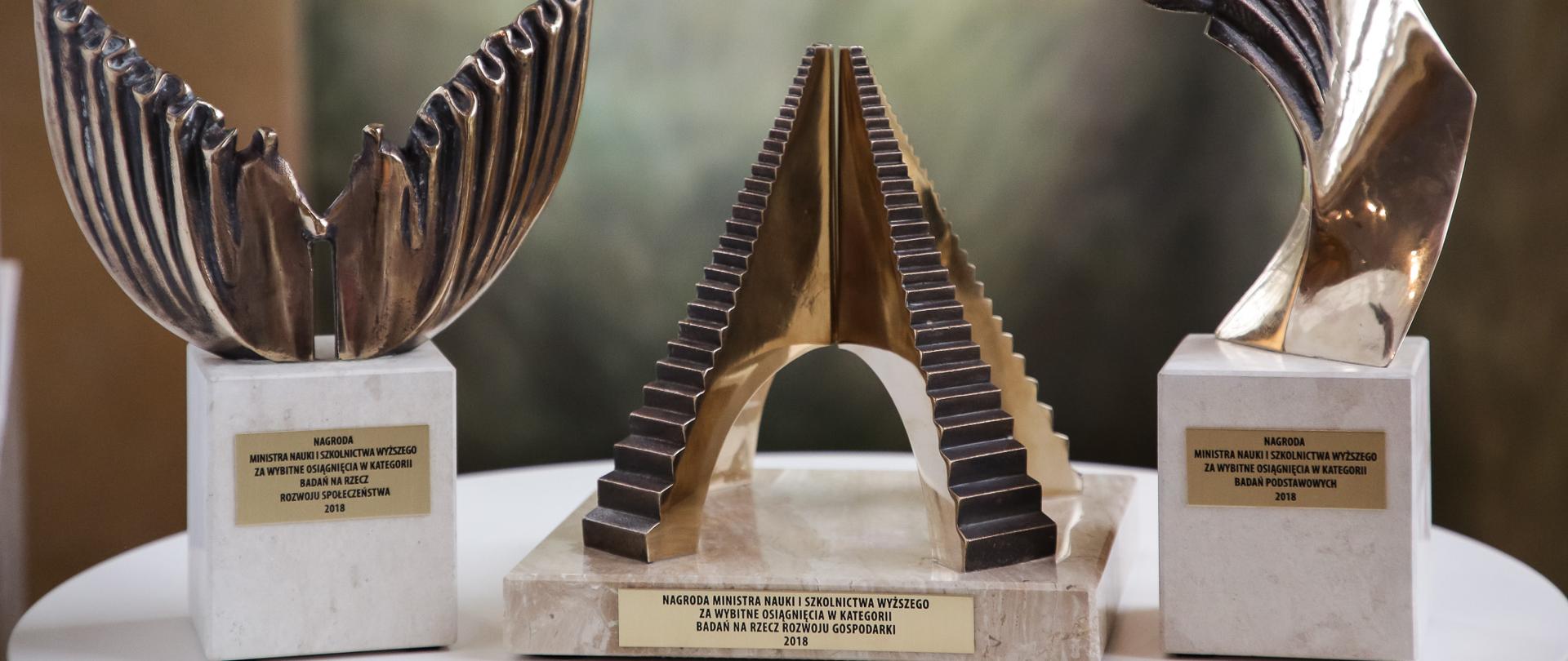 Statuetki dla laureatów Nagród Ministra 2018 