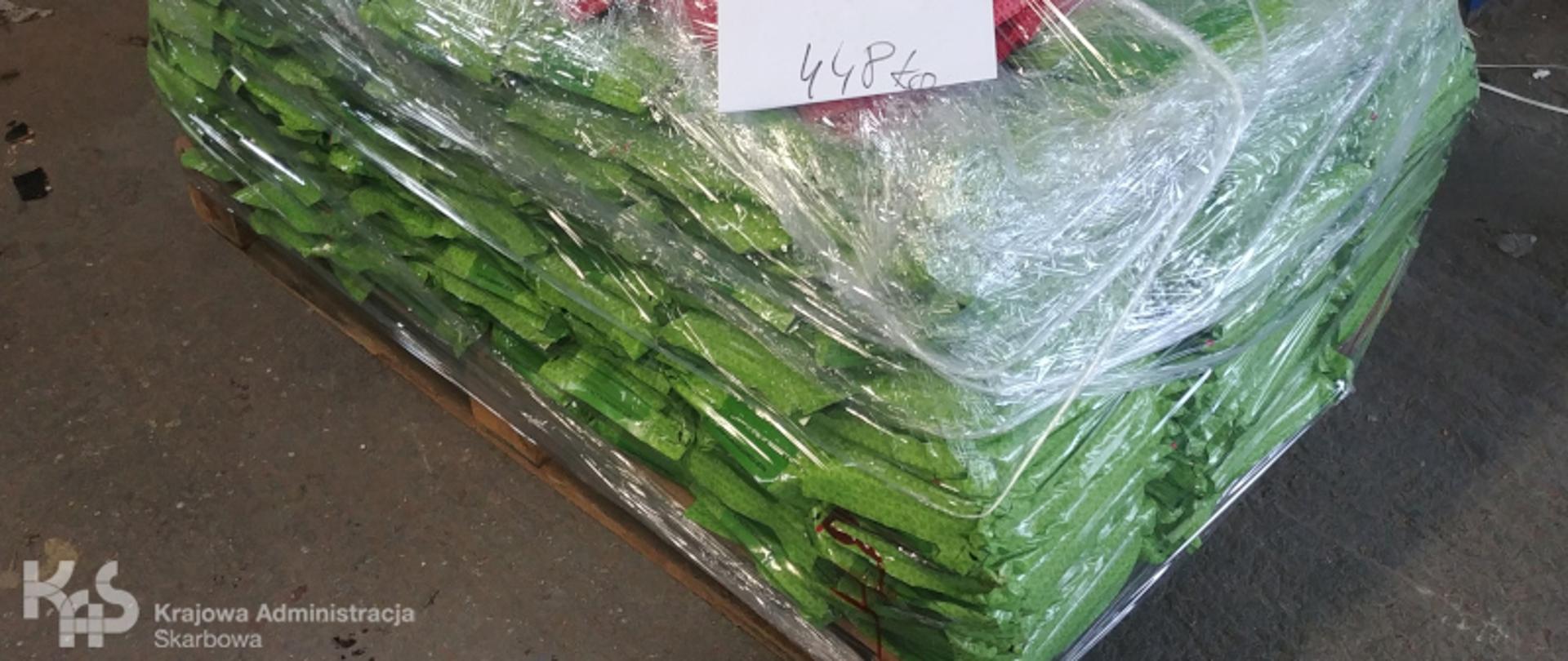 opakowania z tytoniem zafoliowane i ułożone na palecie