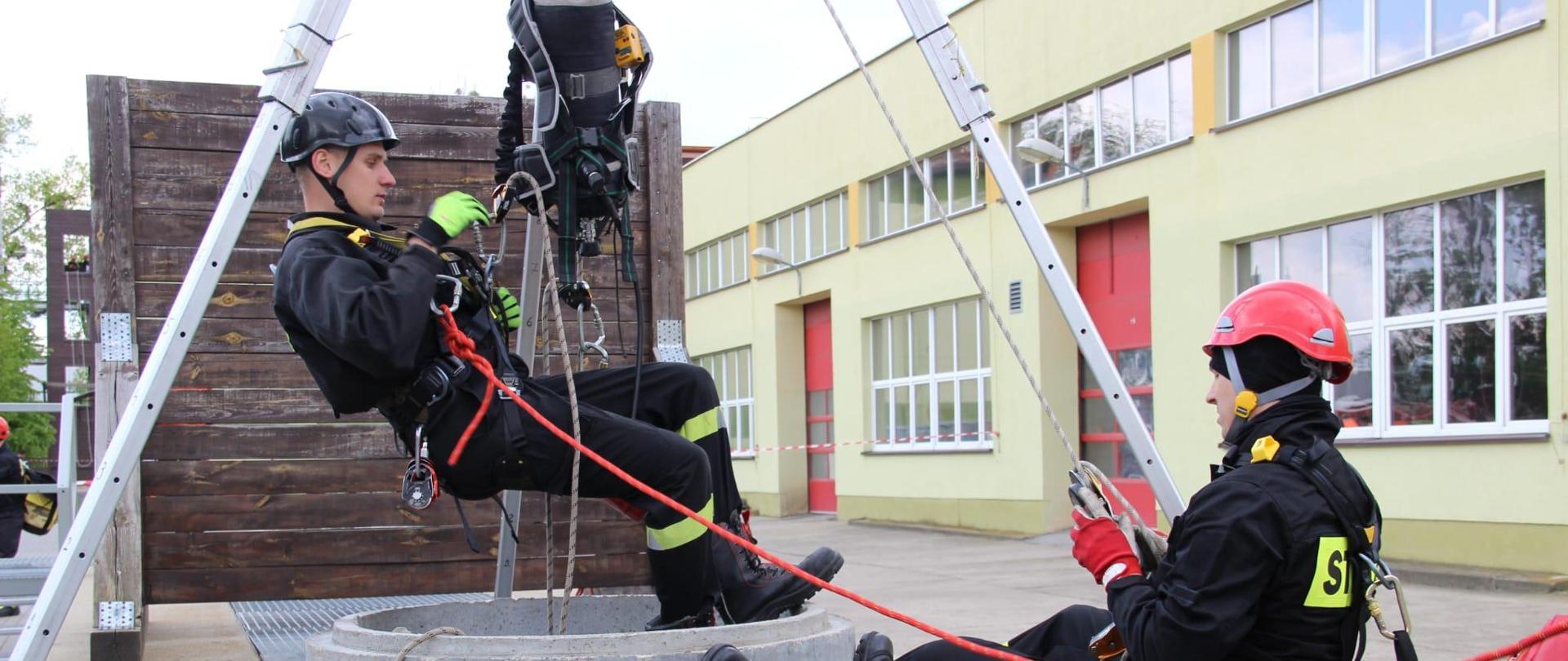 Zawody w ratownictwie wysokościowym strażaków