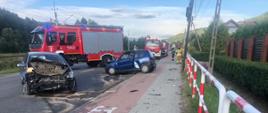 Zdjęcie przedstawia wypadek na drodze wojewódzkiej 946 w miejscowości Sucha Beskidzka.