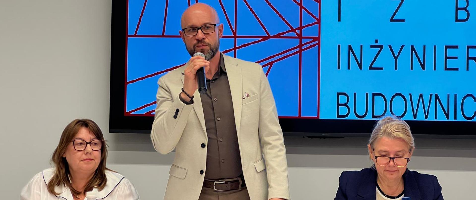 Krzysztof Myszkowski, Zastępca Dyrektora Departamentu Wyrobów Budowlanych podczas zebrania wyborczego 