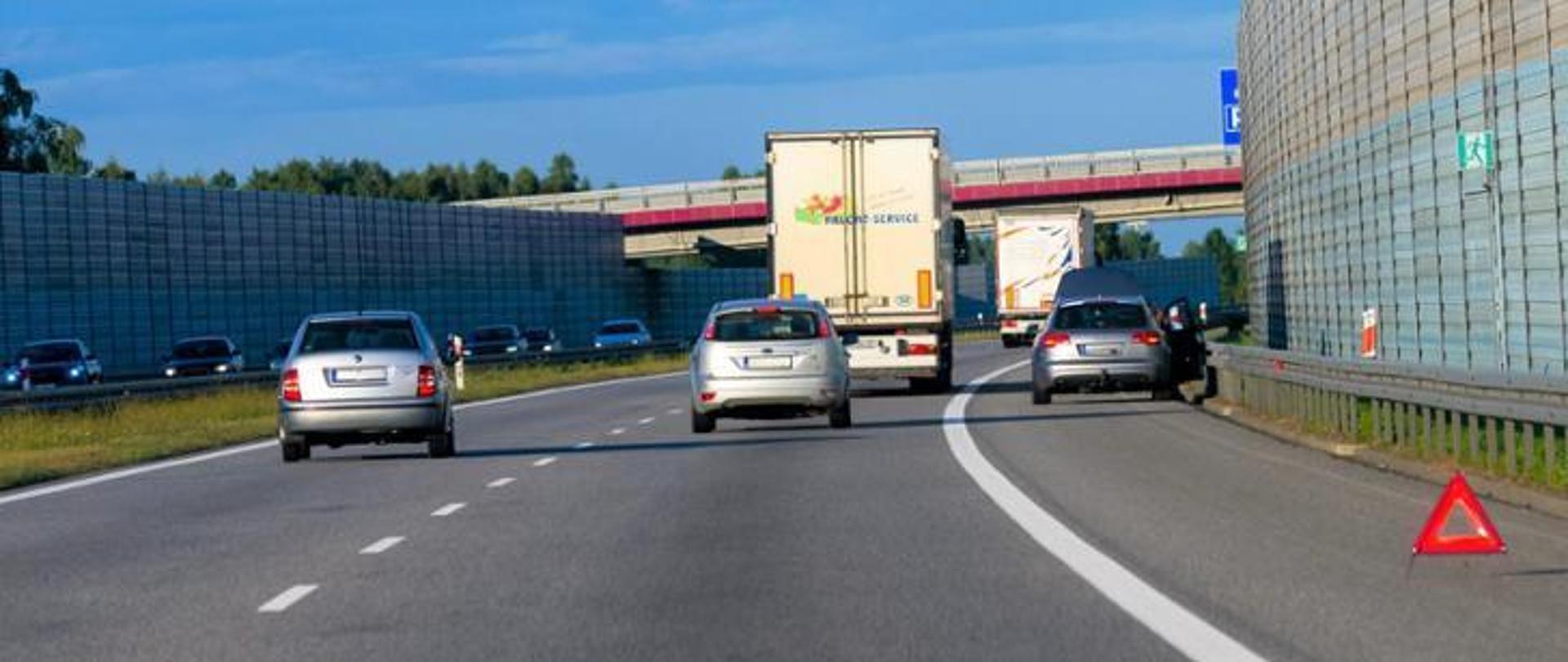 Droga szybkiego ruchu, zatrzymanie na pasie awaryjnym