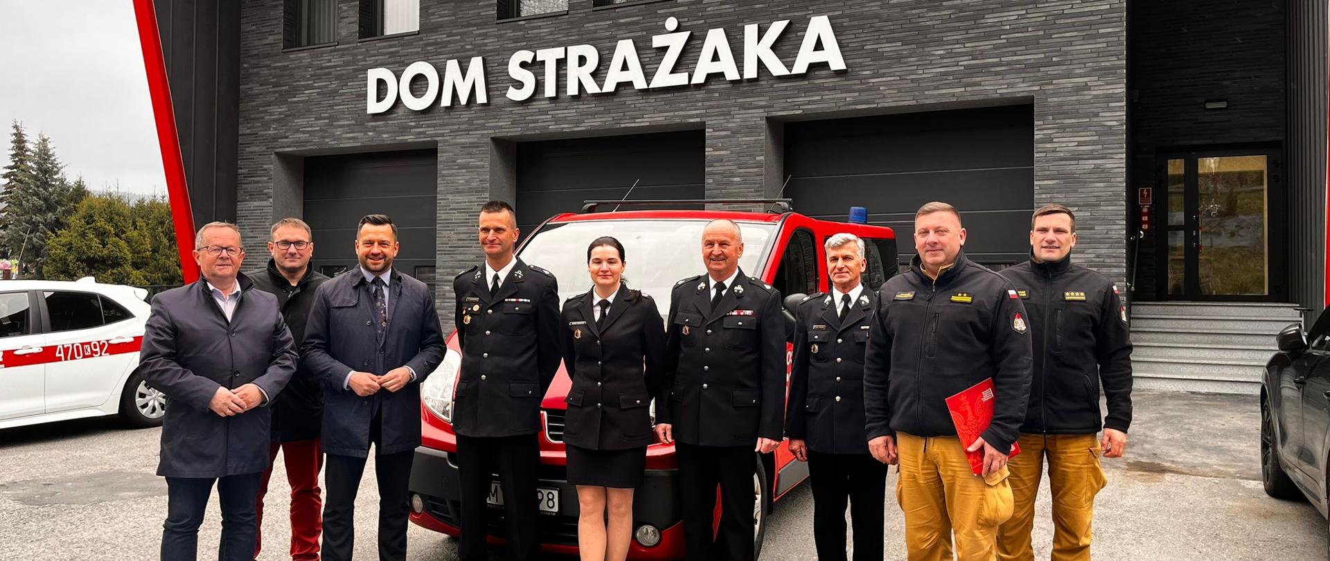 Przekazanie samochodu do OSP Pcim