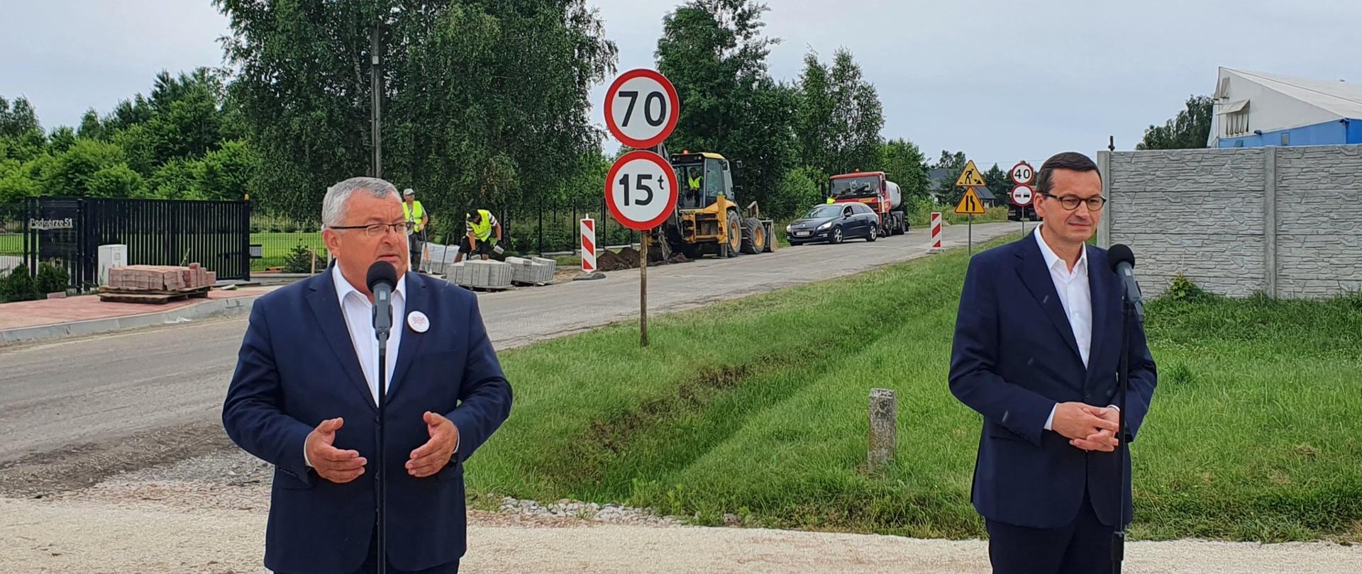 Minister infrastruktury Andrzej Adamczyk w obecności Premiera Mateusza Morawieckiego ogłosił podział środków Funduszu Dróg Samorządowych w 2021 r.