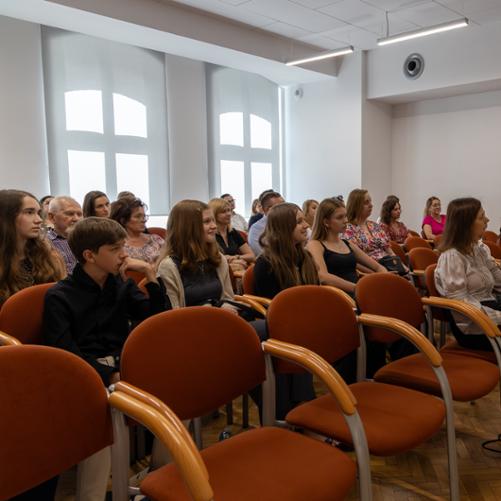 publiczność zebrana na koncercie