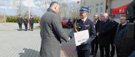 Uroczyste wręczenie promes na samochody dla jednostek OSP