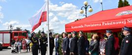 Uroczyste wciąganie flagi na maszt