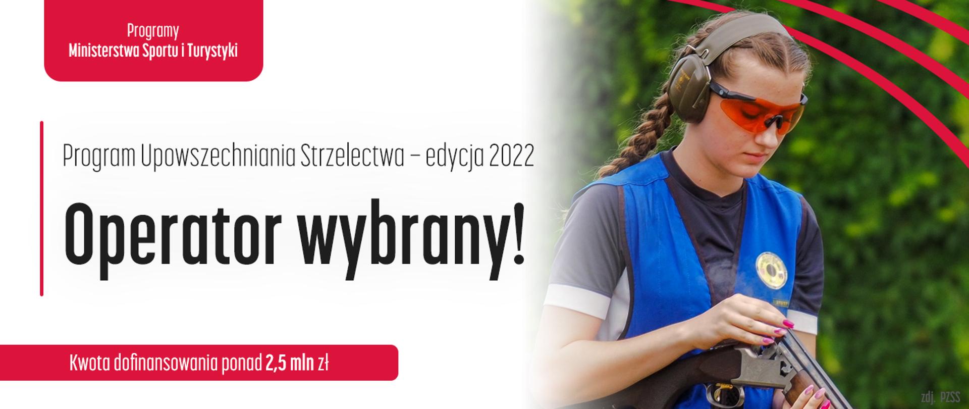 Program Upowszechniania Strzelectwa - został wybrany operator pilotażowej edycji. Na zdjęciu pokazana jest kobieta ładująca broń długą, ma na sobie okulary strzeleckie i słuchawki wyciszające.