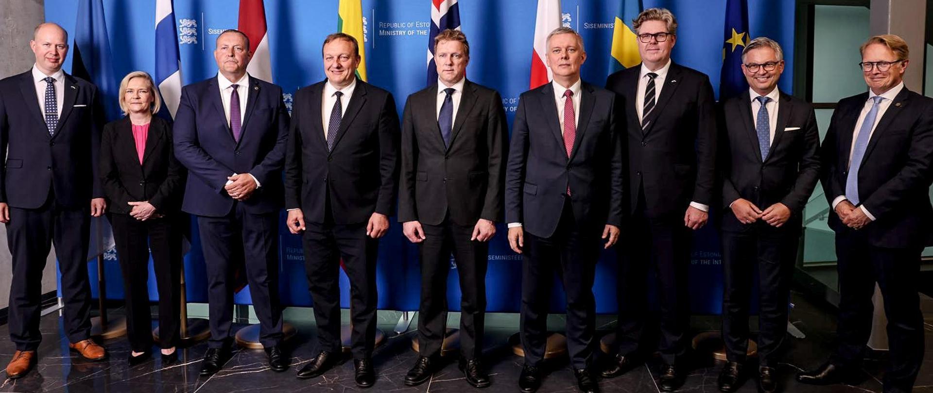 Szef MSWiA Tomasz Siemoniak w Tallinie.