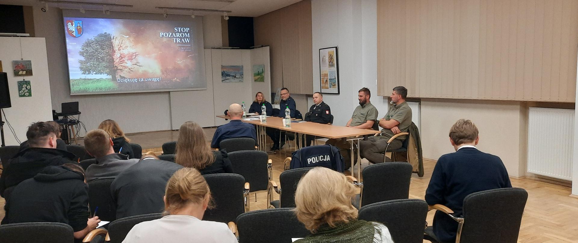 Debata społeczna "Razem przeciwko podpaleniom łąk i lasów"