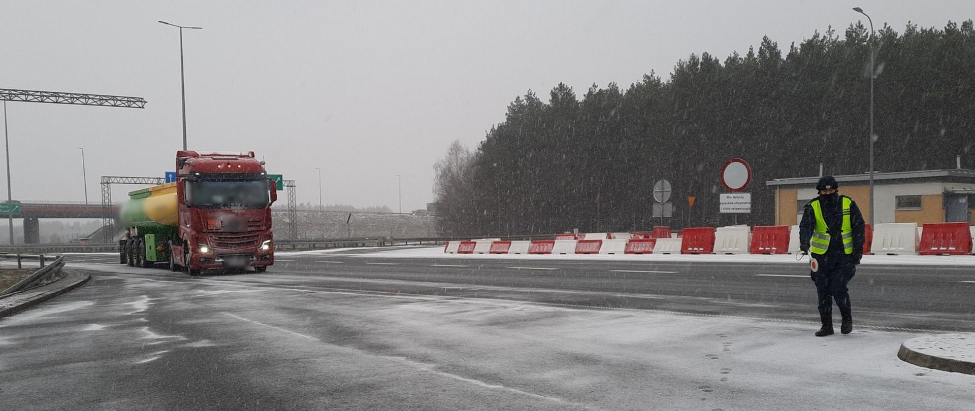 Inspektorzy skontrolowali 32 pojazdy krajowe i zagraniczne, które przewoziły materiały niebezpieczne ADR