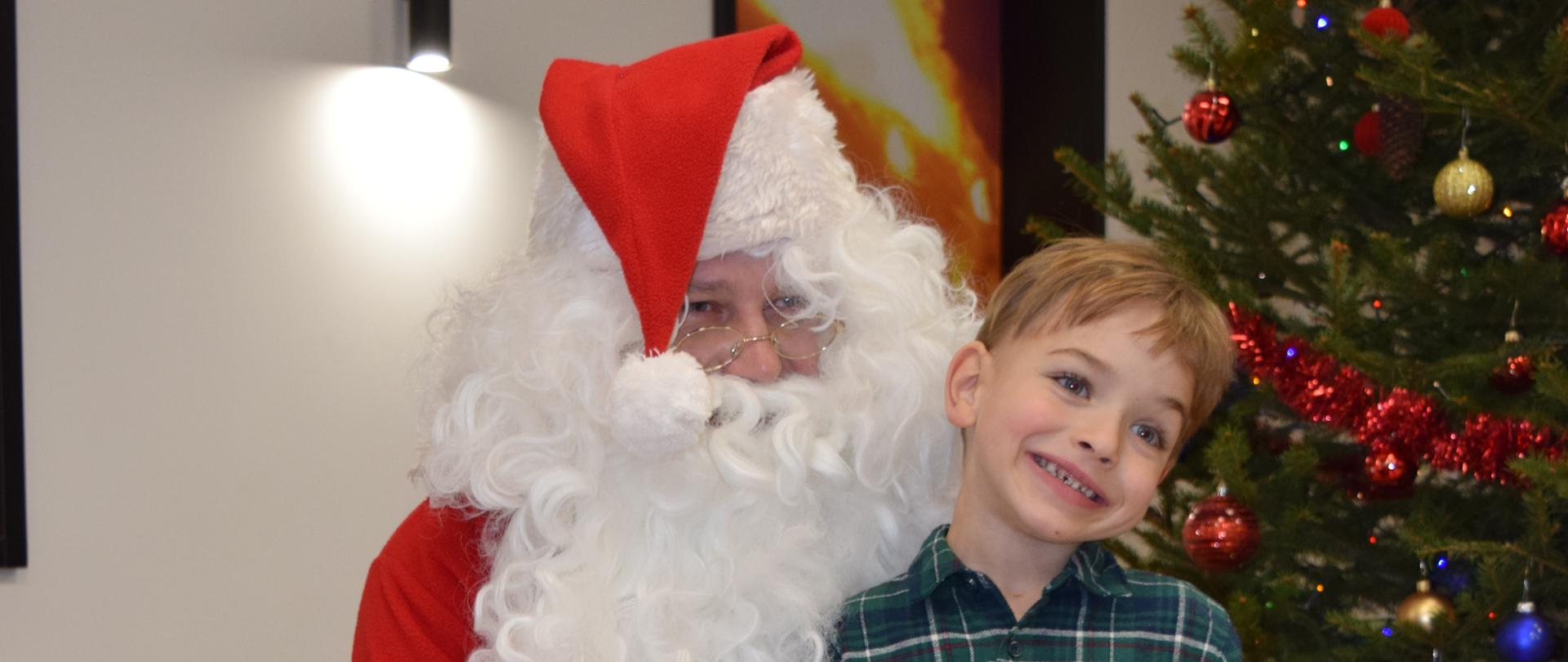 Święty Mikołaj ponownie miał kłopoty - nietypowa akcja strażaków z JRG Mońki.