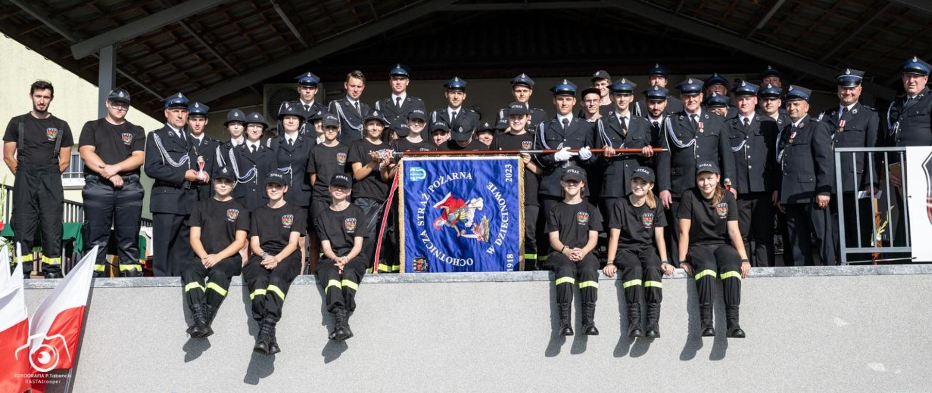Uroczystość z okazji nadania sztandaru, 105-lecia istnienia oraz włączenia jednostki OSP w Dziecinowie do Krajowego Systemu Ratowniczo-Gaśniczego (powiat otwocki)