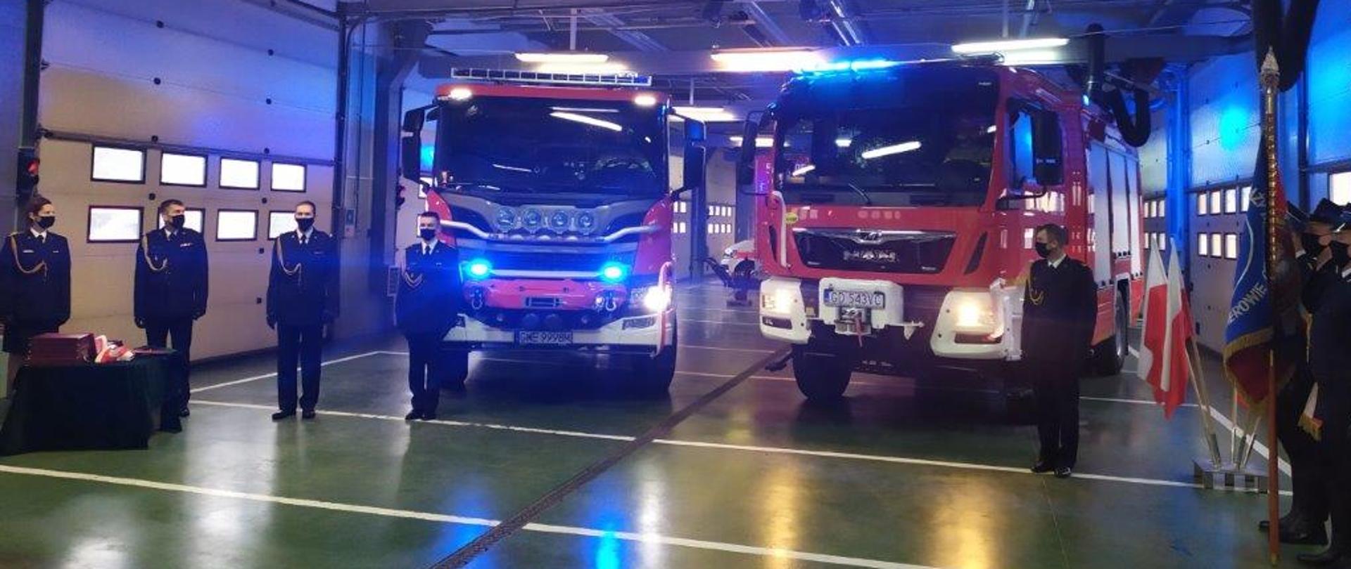 Zdjęcie przedstawia nowe samochody ratowniczo-gaśnicze przekazane dla KP PSP w Wejherowie. 