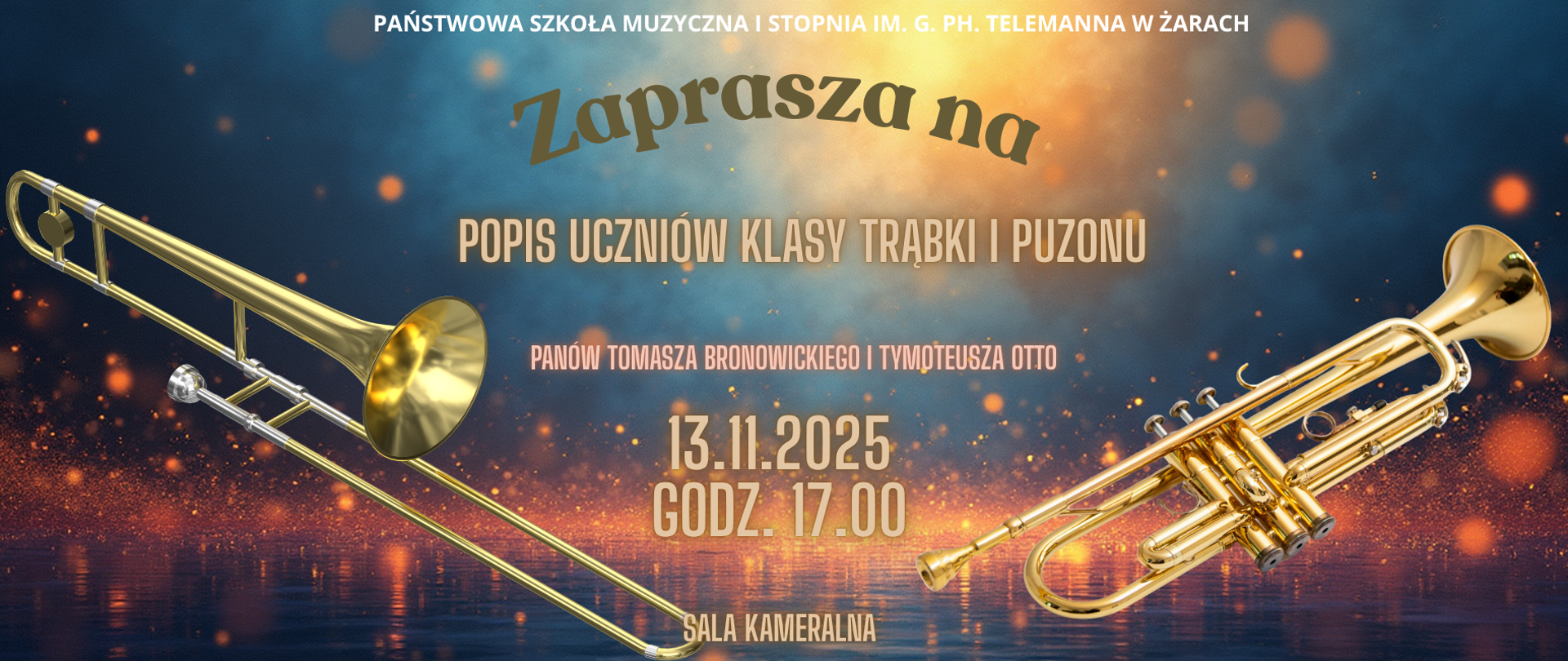 Plakat zaprasza na popis uczniów klasy trąbki i puzonu prowadzonych przez panów Tomasza Bronowickiego i Tymoteusza Otto w Państwowej Szkole Muzycznej I stopnia im. G. Ph. Telemanna w Żarach. Wydarzenie odbędzie się 13 listopada 2025 roku o godzinie 17:00 w sali kameralnej szkoły.​
Wygląd plakatu
Plakat przedstawia dwa instrumenty dęte blaszane: trąbkę i puzon, umieszczone na tle ciemnoniebieskim z rozproszonymi, pomarańczowo-złotymi świetlnymi refleksami, co podkreśla uroczysty i muzyczny charakter wydarzenia. Złocisto-beżowa kolorystyka napisów wyróżnia najważniejsze informacje, w tym datę, godzinę oraz imiona nauczycieli prowadzących. Centralnie na górze znajduje się większy napis „Zaprasza na”, a poniżej – tytuł wydarzenia dużą, czytelną czcionką.​
Informacje organizacyjne
Miejsce: Państwowa Szkoła Muzyczna I st. im. G. Ph. Telemanna, Żary​
Klasa: trąbki i puzonu, prowadzący Tomasz Bronowicki i Tymoteusz Otto​
Data: 13.11.2025, godz. 17:00​
Lokalizacja: sala kameralna szkoły​
Plakat przekazuje szczegóły koncertu w przejrzysty sposób, a jego grafika od razu kojarzy się z muzyką dętą i atmosferą szkolnego koncertu instrumentalnego