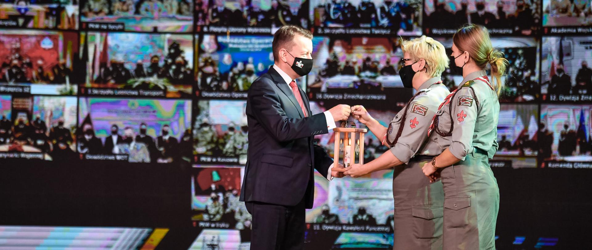 Minister Mariusz Błaszczak podczas żołnierskiej wigilii.