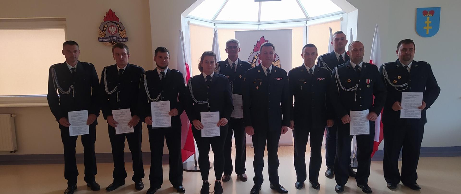 Podpisanie umów ze strażakami ratownikami OSP z terenu powiatu buskiego na pełnienie funkcji kierowcy