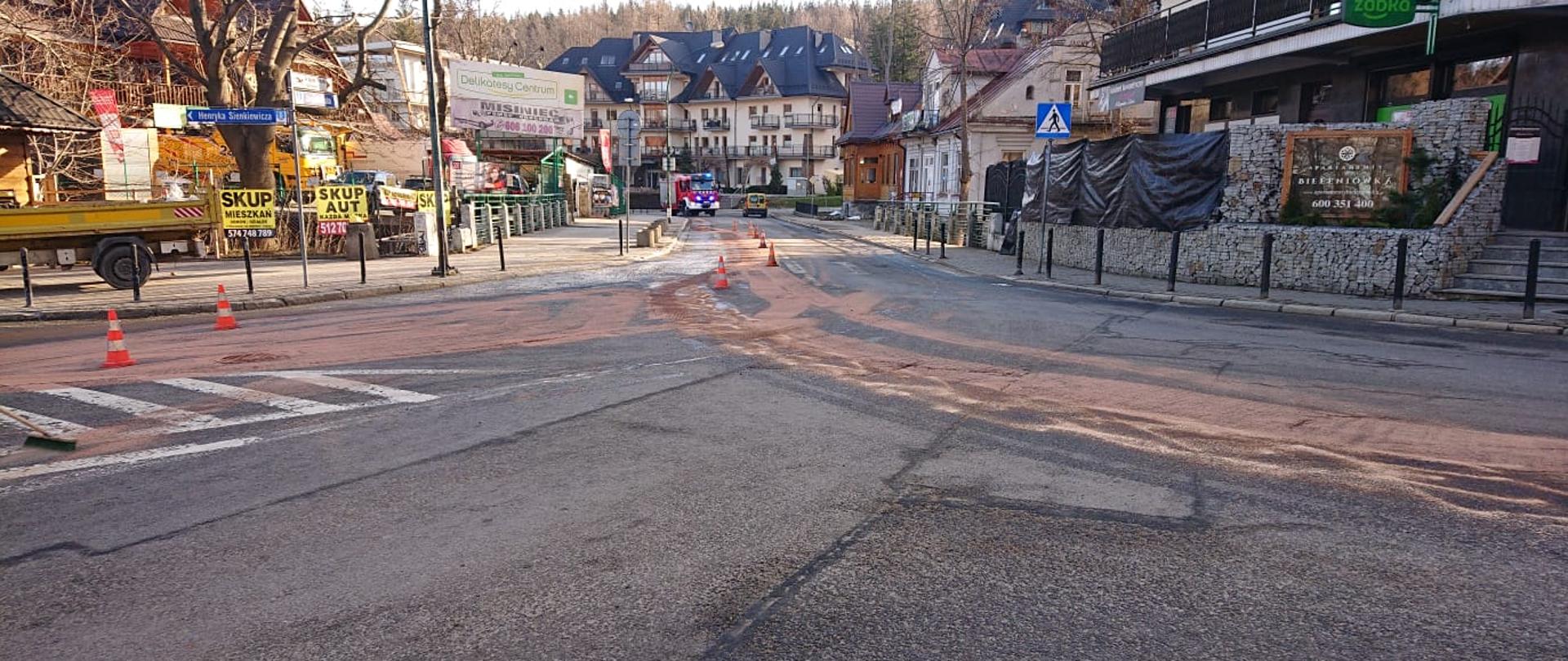 Zakopane – plama substancji ropopochodnej.