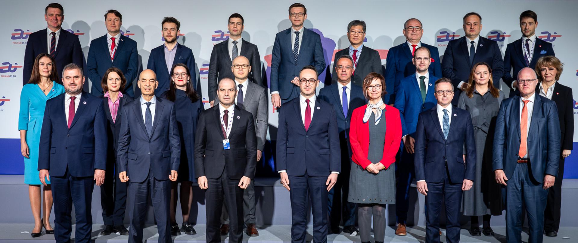 Family photo podczas konferencji Nowa era europejskiego transportu – wyzwania polityki TEN-T