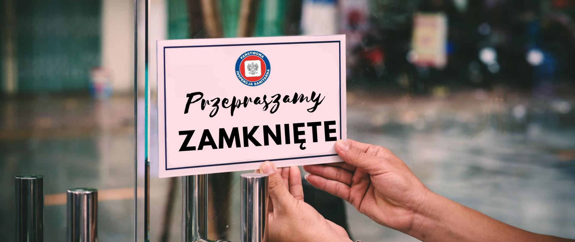 Tabliczka na drzwiach z napisem zamknięte