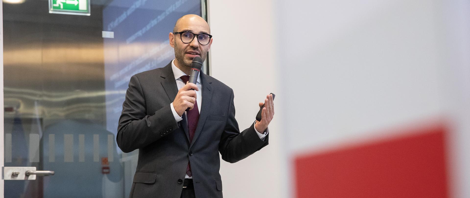 2021.11.17 Warszawa . Minister Arkady Rzegocki . Prezentacja przed korpusem dyplomatycznym ambasadora Marcin Czepelak .
Fot. Tymon Markowski / MSZ