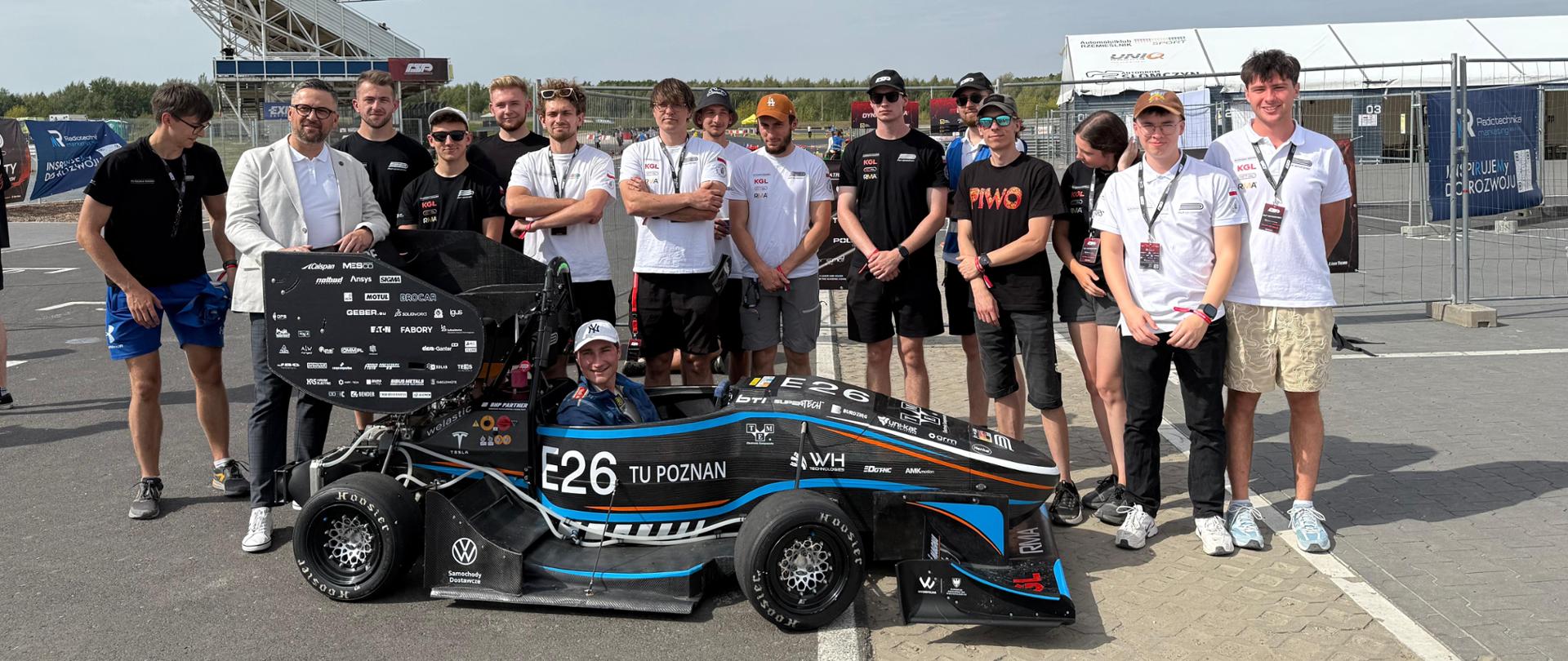 Minister Marcin Kulasek z wizytą na Formula Student Poland 2025 — wspieramy przyszłość polskiej inżynierii