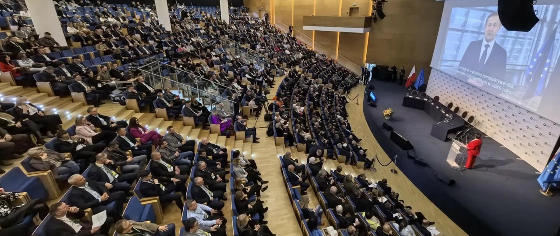 Sala wypełniona gośćmi