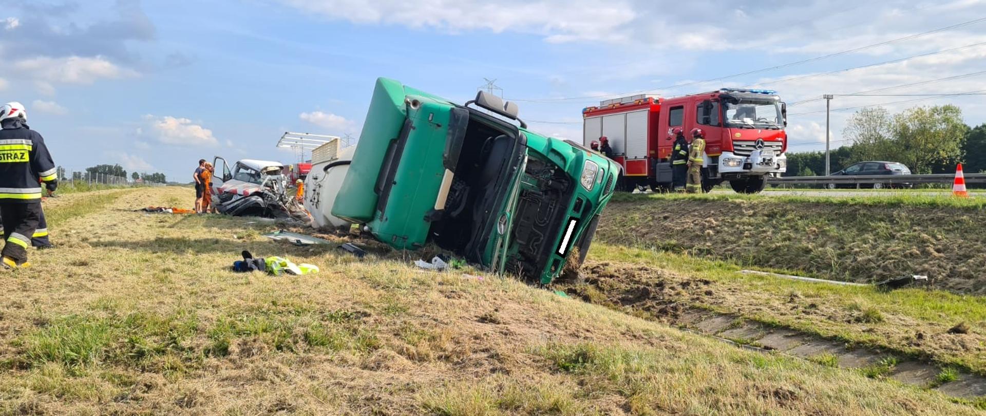Wypadek z udziałem samochodu ciężarowego na autostradzie A4 w pobliżu miejscowości Wierzbnik
