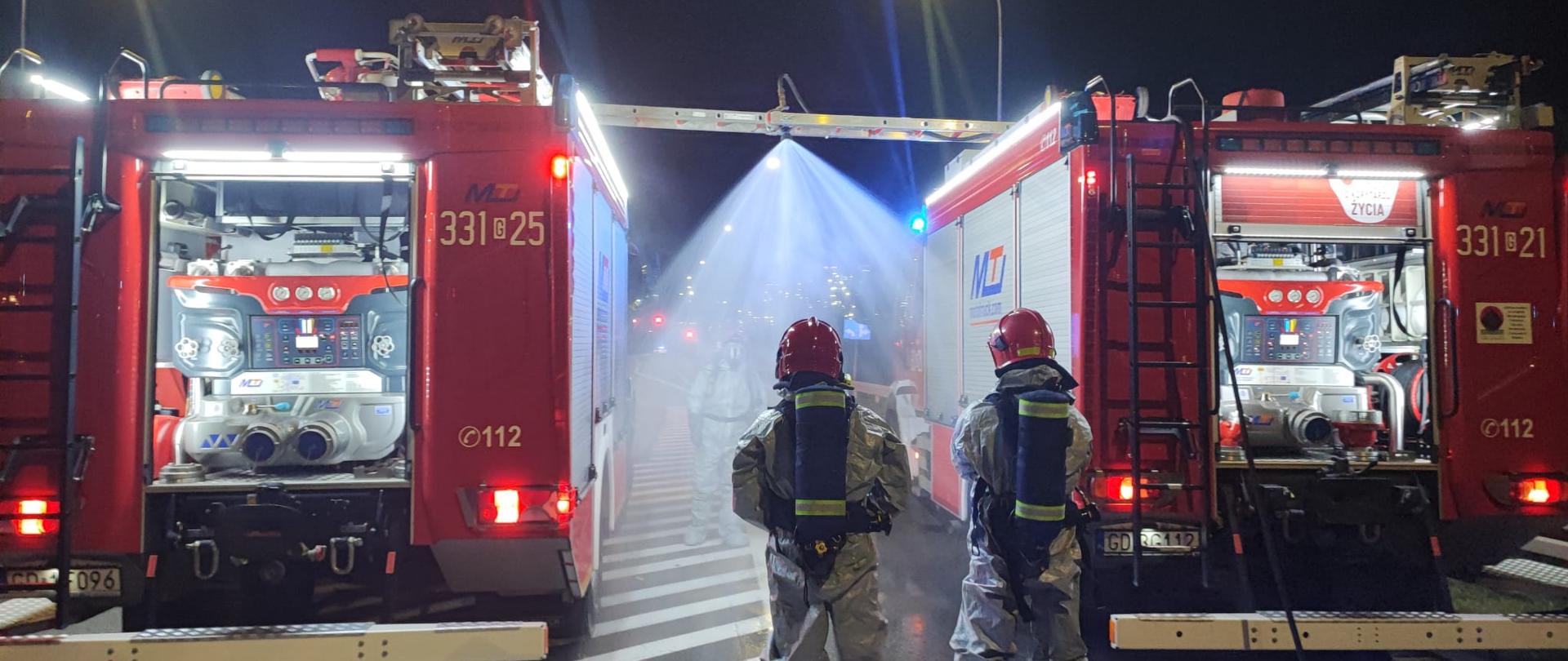 Zdjęcie pokazuje stanowisko do dekontaminacji ratowników skażonych podczas działań