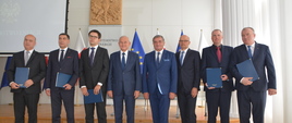 Uczestnicy uroczystości podpisania porozumienia o współpracy przy usuwaniu awarii sieci elektroenergetycznych