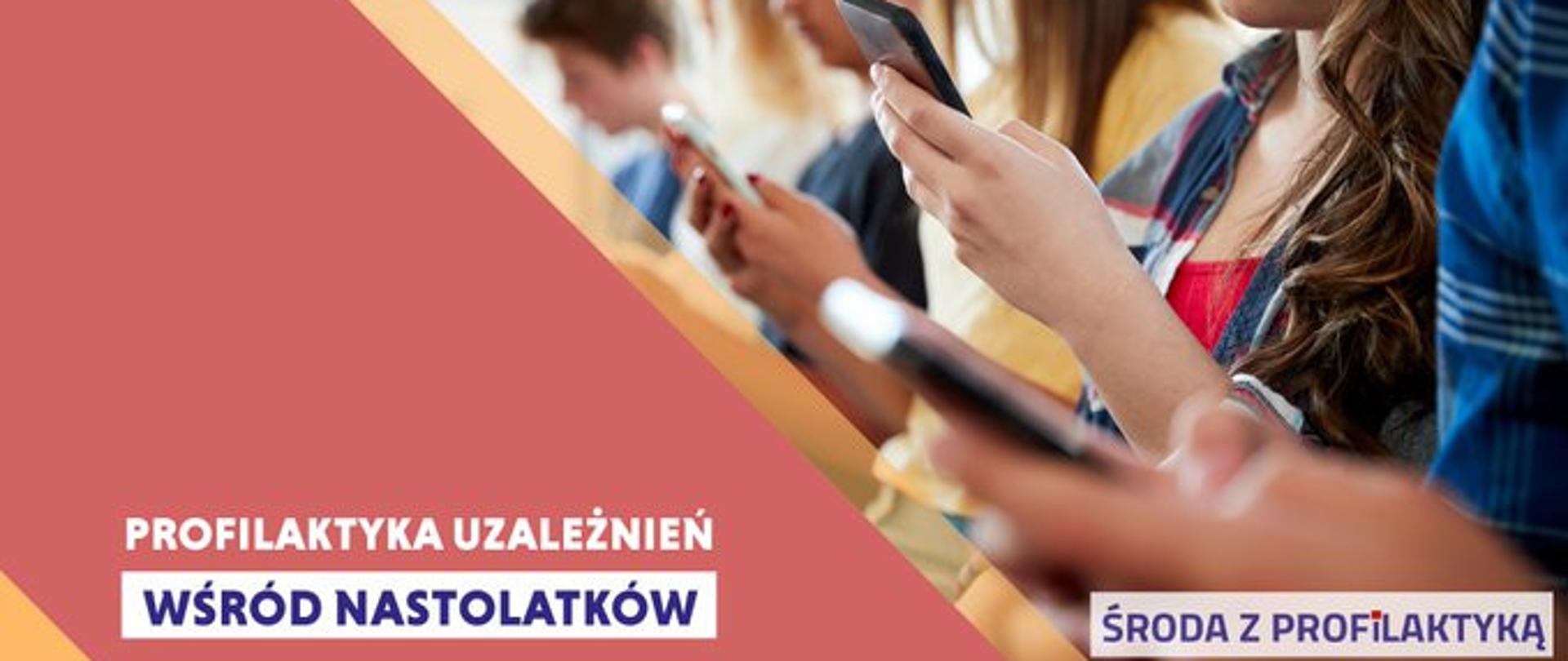 młodzież która w ręku trzyma telefon
