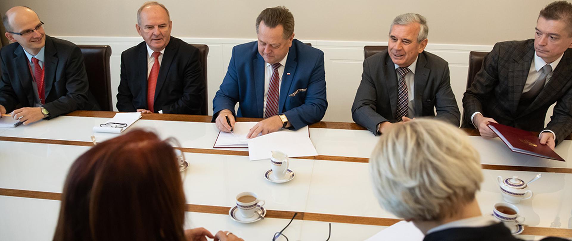 MSWiA podpisało porozumienie z kolejnym związkiem zawodowym pracowników cywilnych Policji