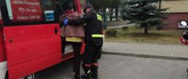 Jednostki OSP z terenu powiatu pajęczańskiego pomagają w transporcie osób starszych i potrzebujących pomocy do punktów szczepień przeciw COVID-19