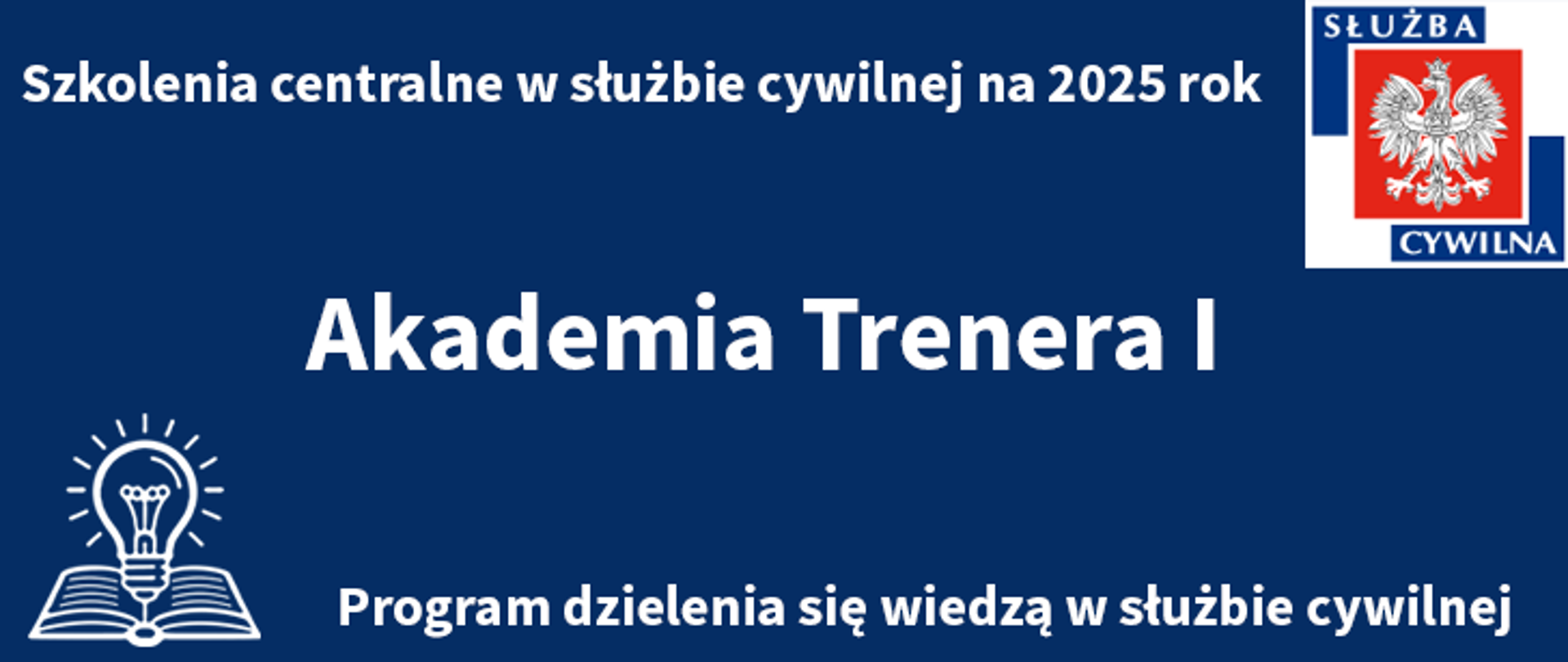 Akademia Trenera I - grupa kilkunastu osób stojących na tle baneru KSAP oraz pionowych flag Polski i Unii Europejskiej