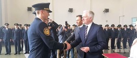 Minister Jarosław Gowin wita się z przedstawicielami PWSZ w Chełmie