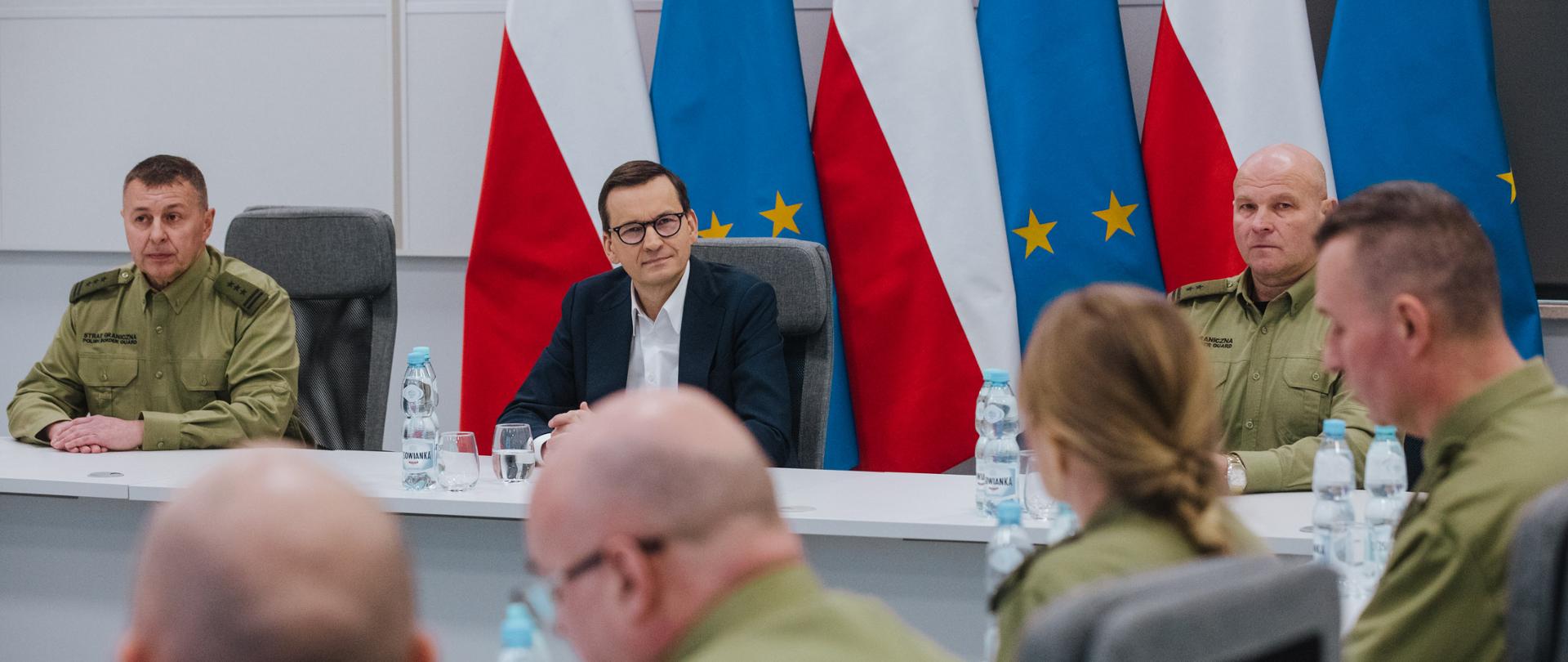 Premier Mateusz Morawiecki w Ośrodku Szkoleń Specjalistycznych Straży Granicznej w Lubaniu 