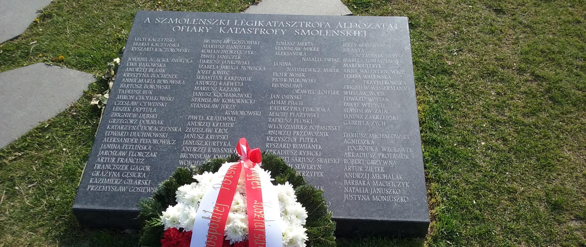 pomnik poświęcony katastrofie smoleńskiej