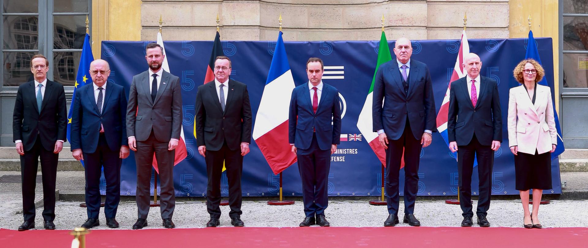 W środę, 12 marca br., w stolicy Francji wicepremier – minister obrony narodowej Władysław Kosiniak – Kamysz uczestniczył w spotkaniu Grupy 5 Ministrów Obrony – wraz z ministrami obrony Francji, Niemiec, Włoch i Wielkiej Brytanii oraz zaproszonymi gośćmi: ministrem obrony Ukrainy i przedstawicielami NATO i UE.