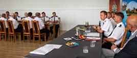 Zastępca Wielkopolskiego Komendanta Wojewódzkiego PSP W Poznaniu omawia zagadnienia związane z OSP