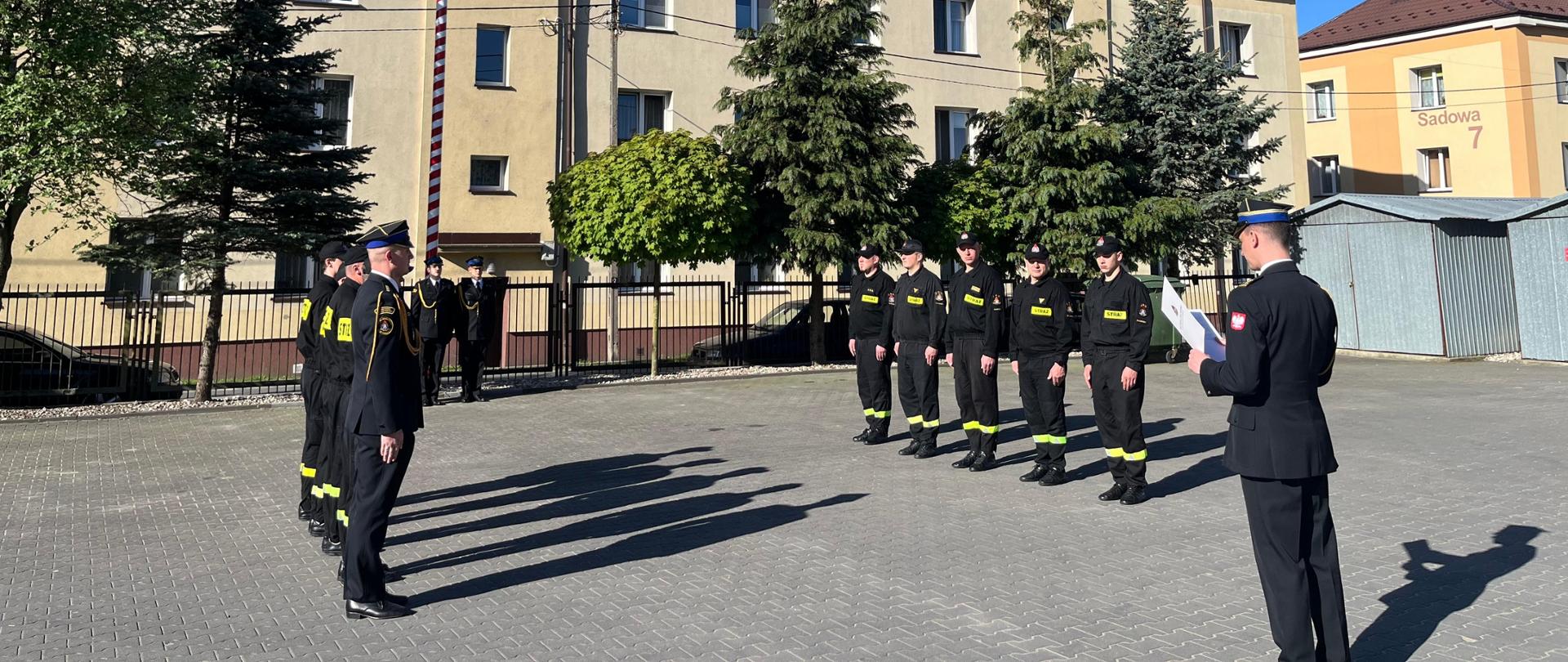 Dzień Flagi Rzeczypospolitej Polskiej w Komendzie Powiatowej Państwowej Straży Pożarnej w Zambrowie
