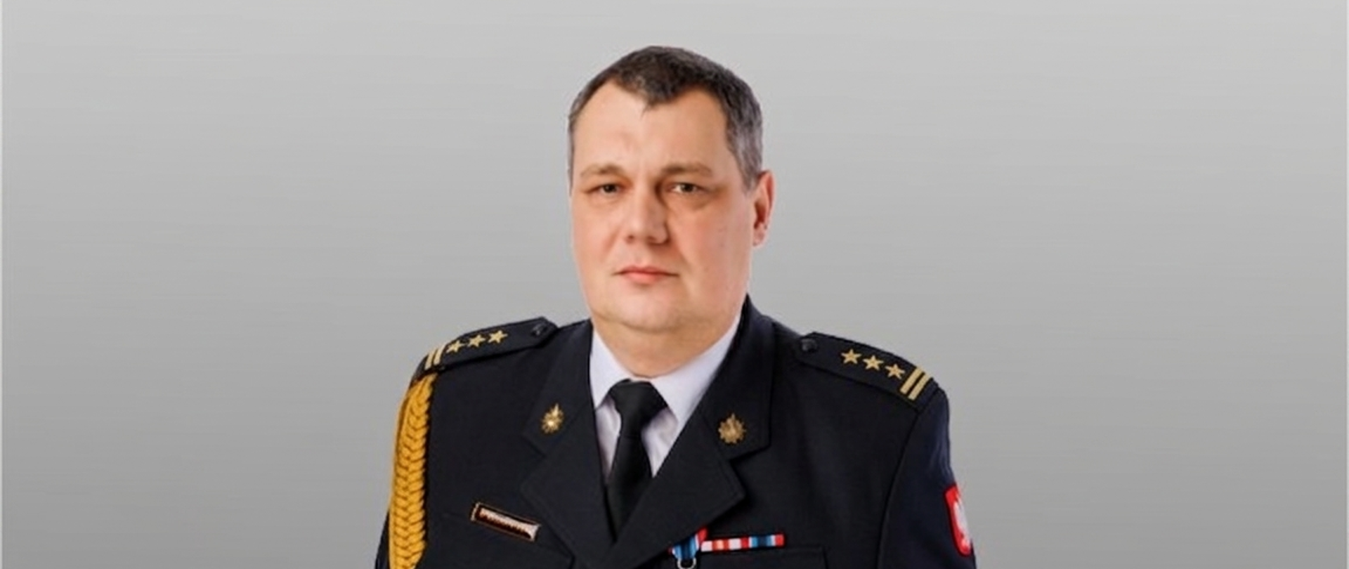 starszy brygadier Marcin Mazurkiewicz w mundurze wyjściowym