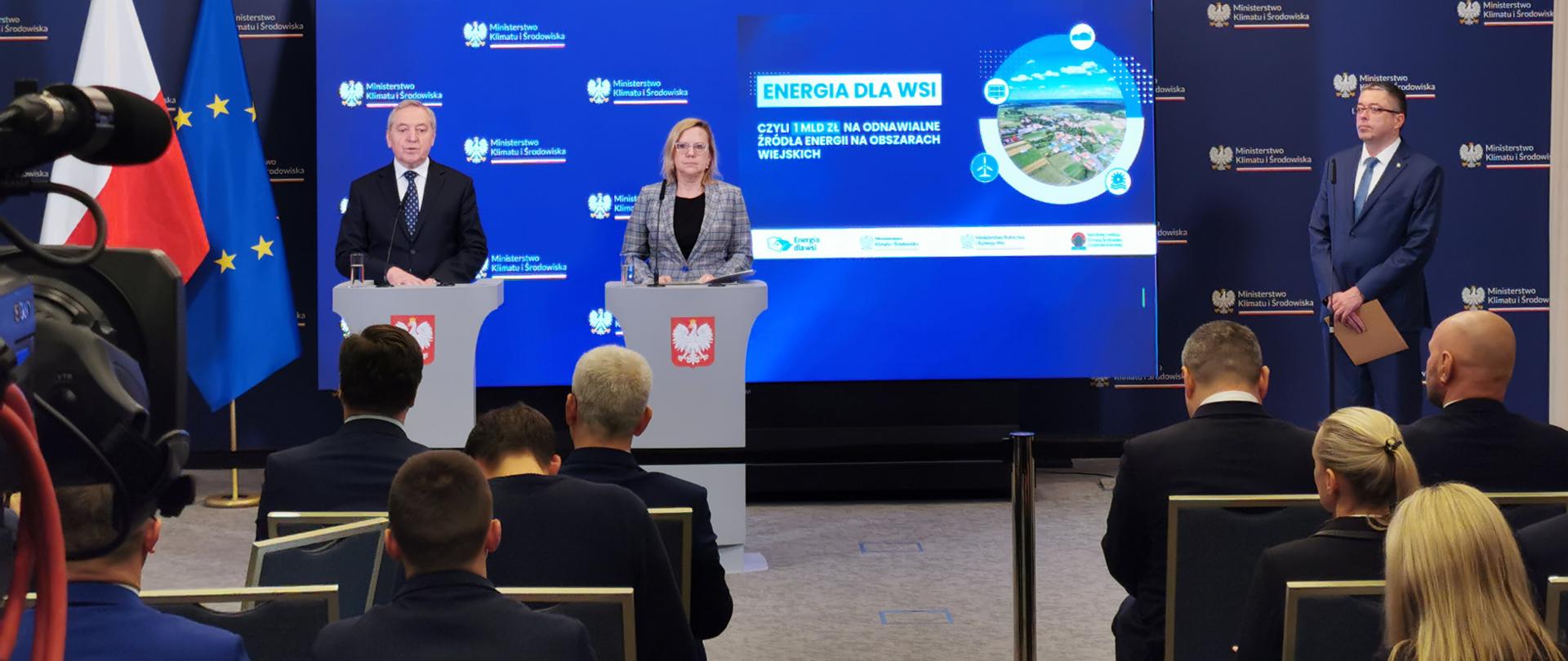 Artur Michalski zastępca prezesa zarządu NFOŚiGW podczas konferencji prasowej w Ministerstwie Klimatu i Środowiska. Ogłoszenie nowego programu Energia dla wsi.