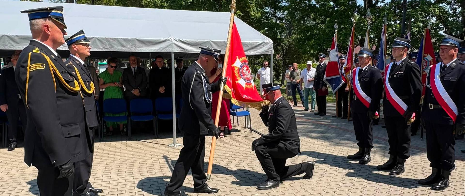 Dwie strażnice OSP z gminy Gielniów otrzymały nowe sztandary | fot. Gmina Gielniów
