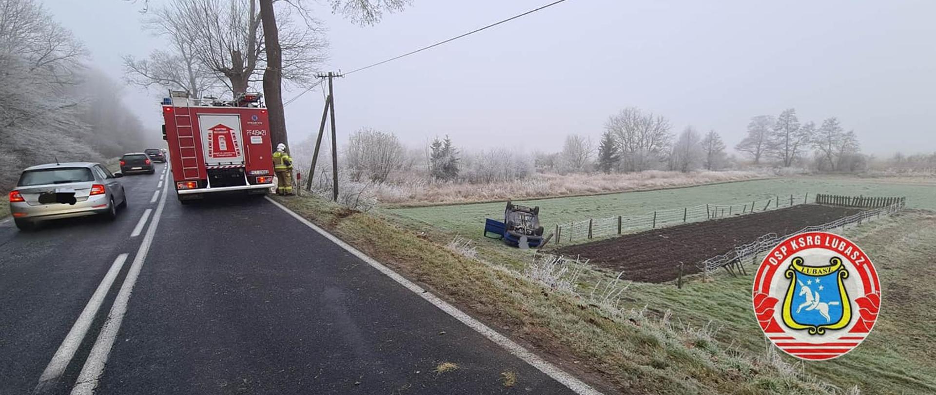 strażacy pracujący przy zdarzeniu
