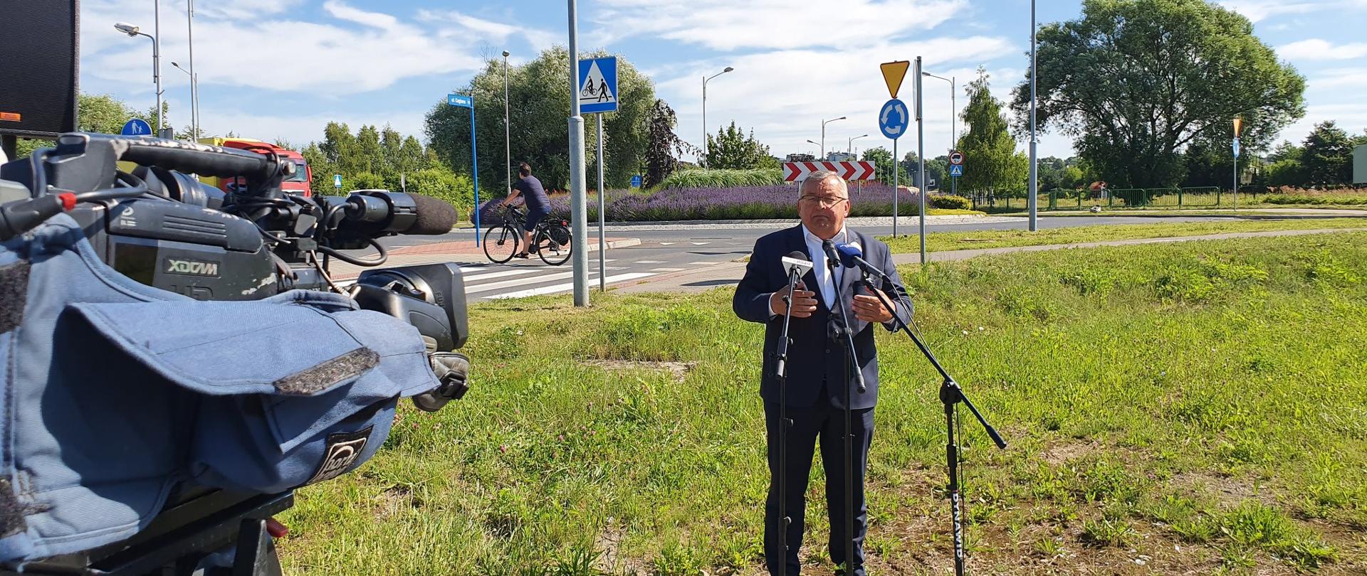 Minister Andrzej Adamczyk uczestniczył w podpisaniu przez Generalną Dyrekcję Dróg Krajowych i Autostrad umowy na projekt i budowę obwodnicy Oświęcimia w ciągu drogi krajowej nr 44