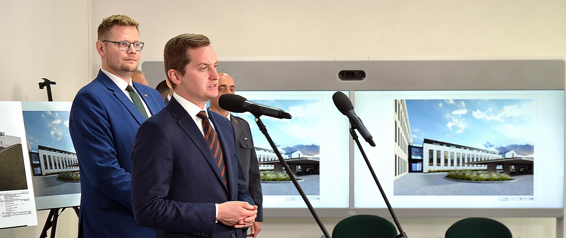 Wiceministrowie Sebastian Kaleta i Michał Woś. 